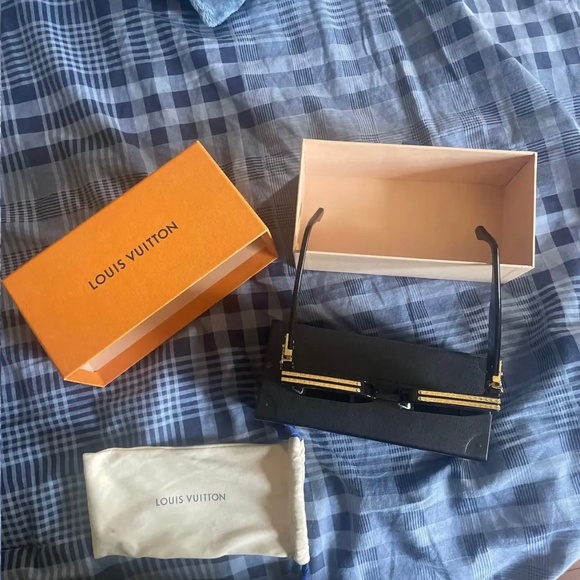 1.1 Millionaire Louis Vuitton black sunglasses - Picture 1 of 6